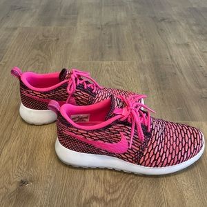 Nike Roshe Run FlyKnit in Pink Pow Color. Size 7.5!